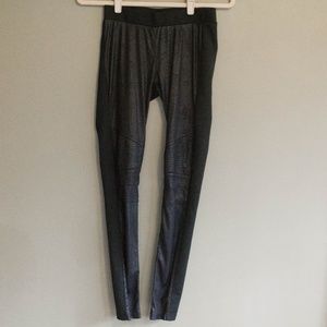 Gianni Bini Black Coated Moto Leggings